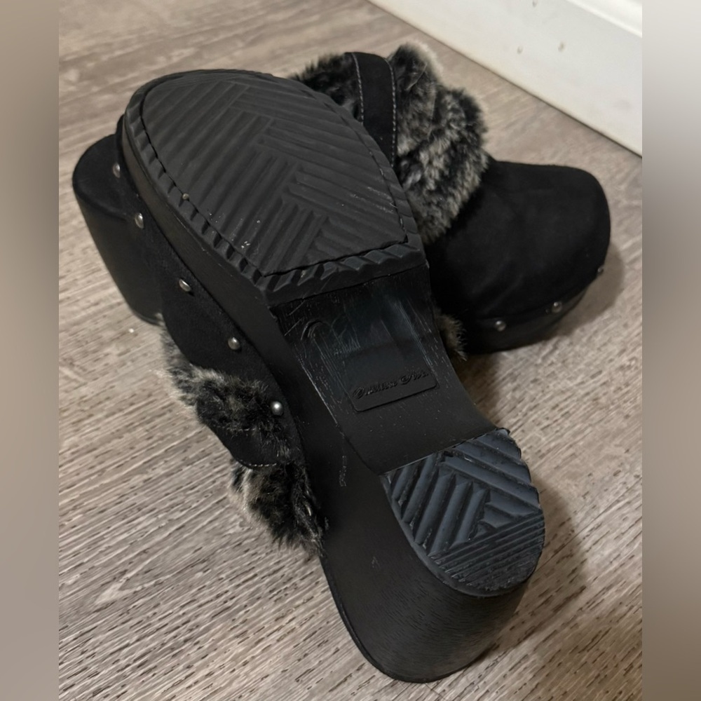 Melrose Ave Faux Fur Lined Studded Clogs | Cozy Winter Shoes | Size 7.5 - Picture 6 of 6